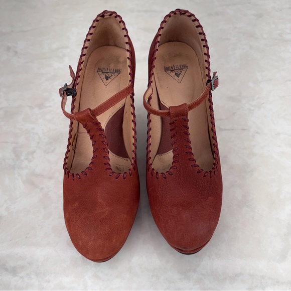 John Fluevog Gertrude Burnt Orange Suede T Strap Heels 9 - Picture 3 of 11